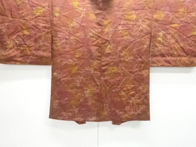 家屋に草木模様羽織
